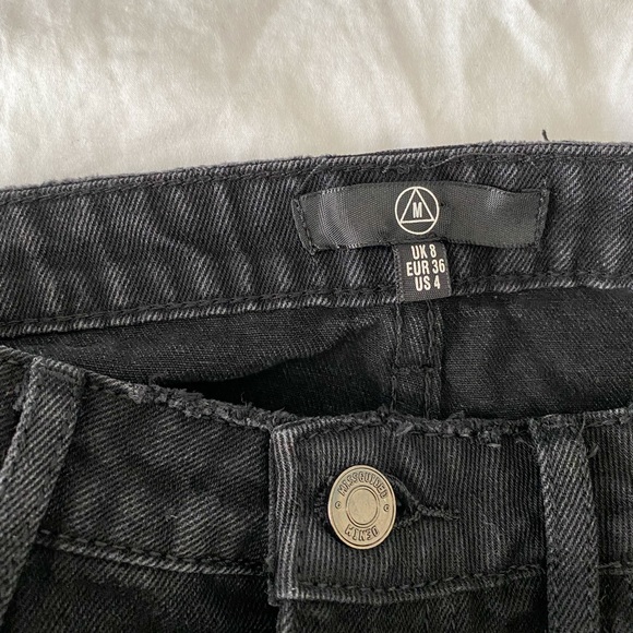2/$40💜 CLOSET CLEAN OUT: Missguided denim skirt with rips - Picture 6 of 9
